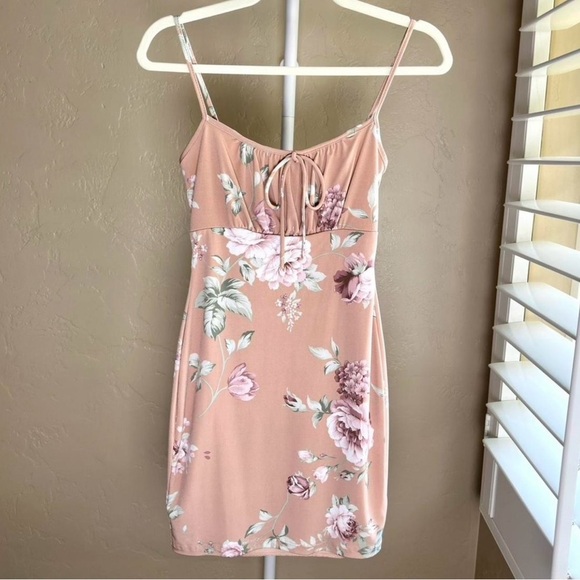 NWOT: Floral Pink Bodycon Mini Dress Size Small Light Pink - Picture 4 of 6